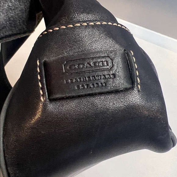 vintage Coach Hamptons Hobo bag in black leather with contrast stitching - Picture 10 of 10